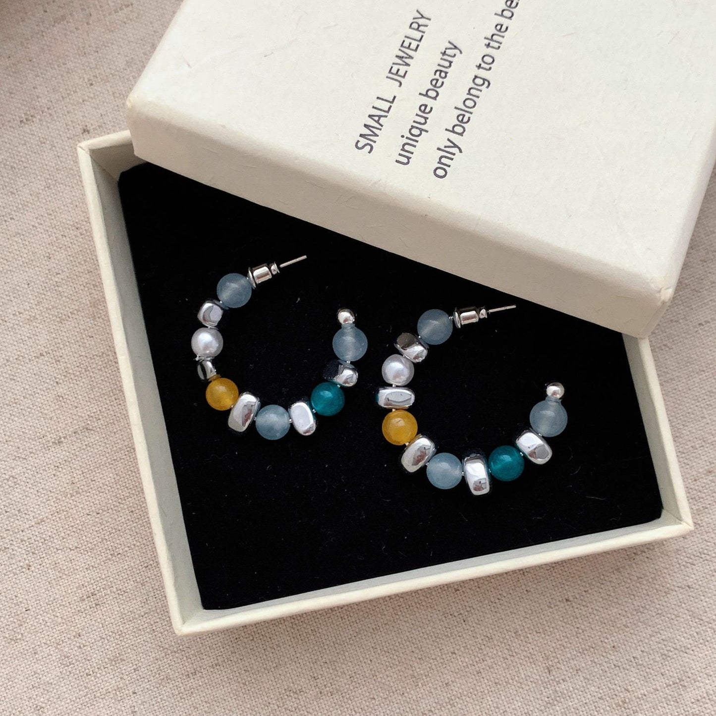 Contrasting Color Natural Stone Beaded Sier Stud Earrings
