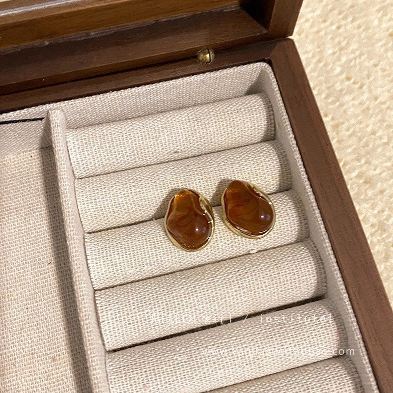 Women's Retro Coffee Color Style Light Luxury Temperament High Sense Stud Earrings