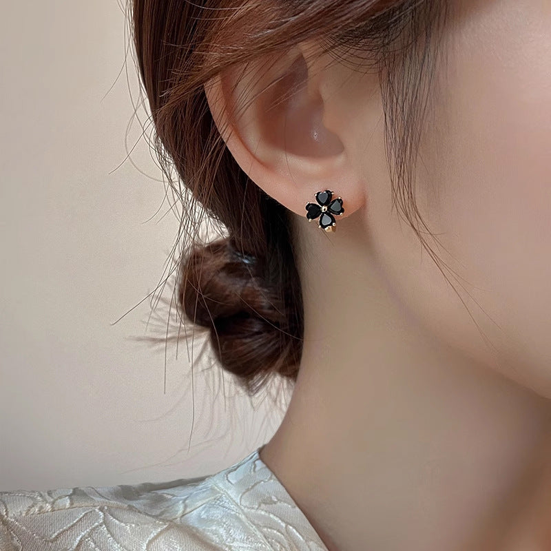 Temperament Black Four-leaf Flower Light Luxury High-grade Earrings