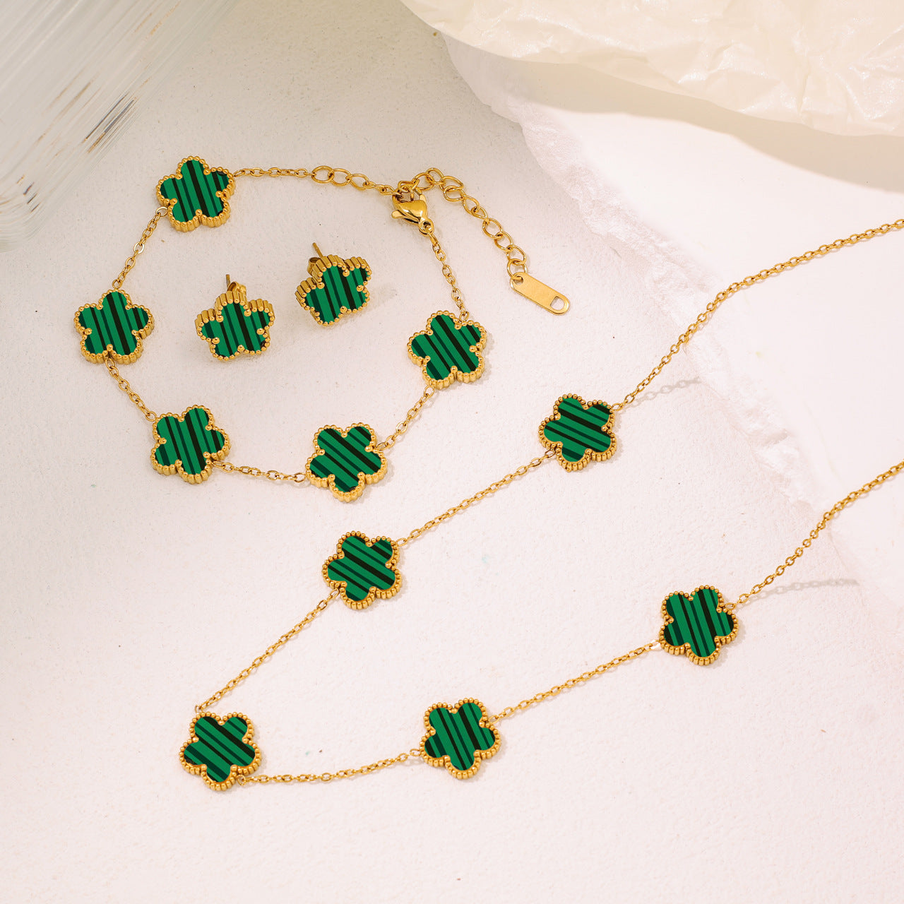 High-grade Titanium Steel Five-leaf Flower Gold Plated Four Colors Bracelet