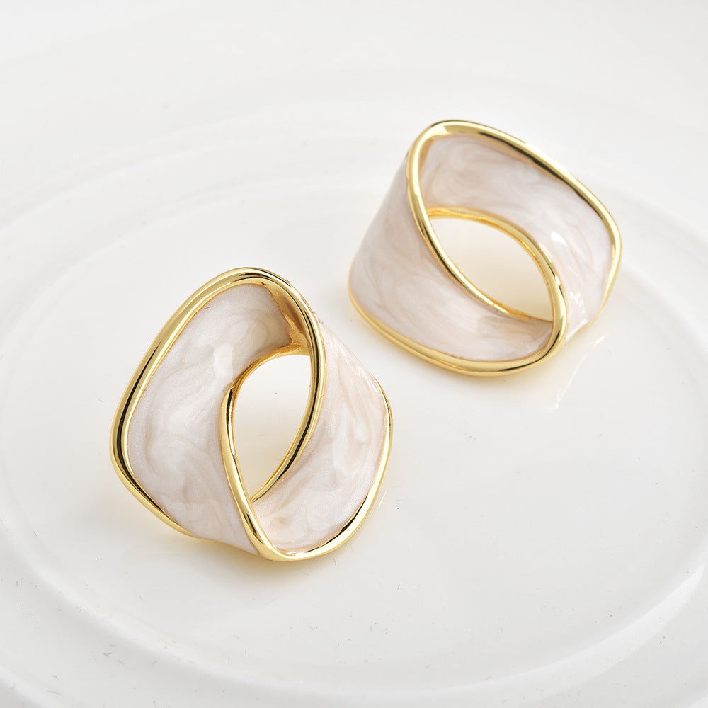 Women's Retro Simple Fashion Temperament Wild Elegant Light Luxury High-grade Personalized Stud Earrings