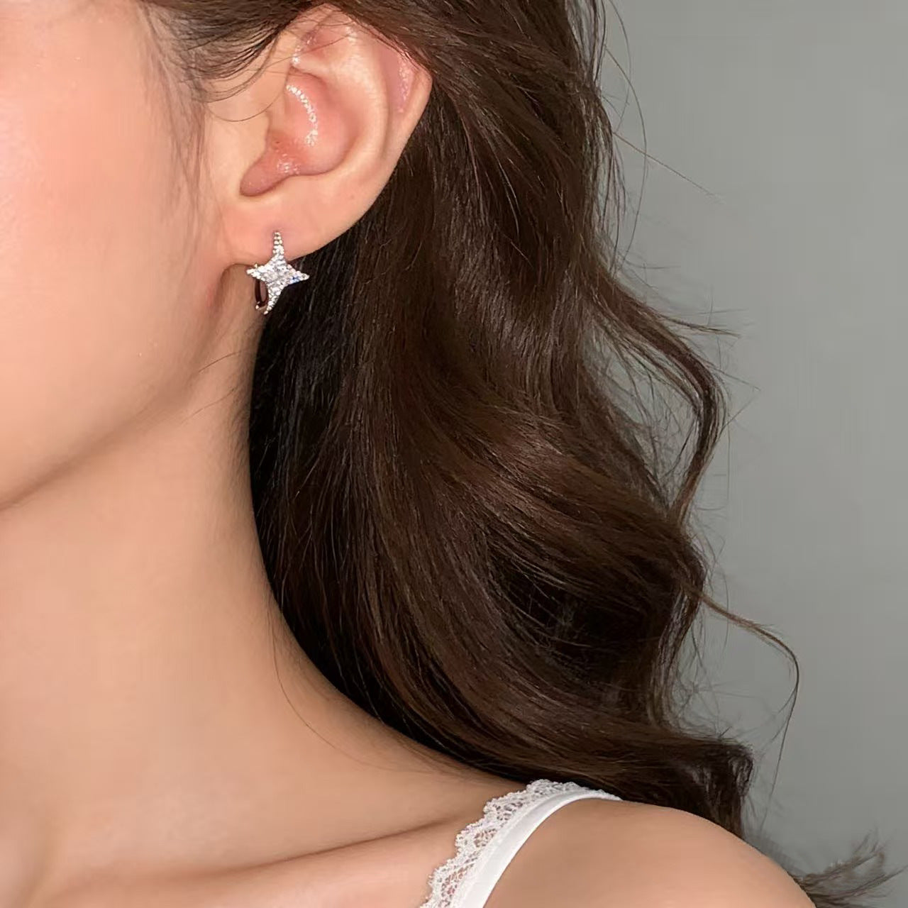 Women's Diamond Soil High-grade Light Luxury Earclip Unique Beautiful Delicate Ear Earrings