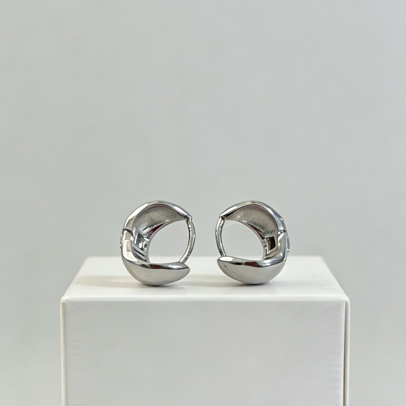 Women's Simple Ear Clip Light Luxury High-grade Commute Earrings