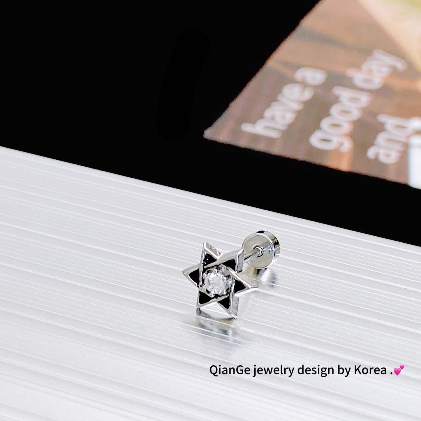 Unisex Style Personalized Hip Hop Pattern Single Ear Bone Screw Stud Earrings