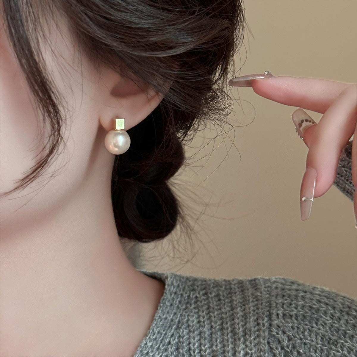 Women's Retro Hepburn Sier Needle Large Pearl Elegant French Round For Stud Earrings