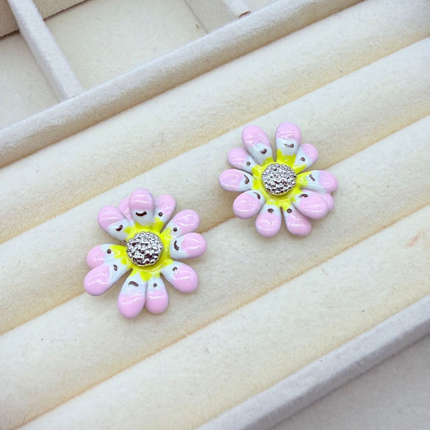 Daisy Female Niche Design Dopamine Color Elegant Earrings