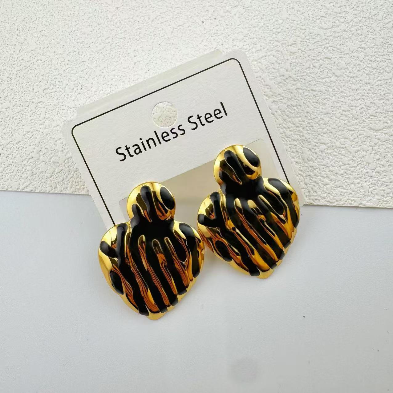 Love Heart Enamel Gold-plated Niche Design Stud Earrings