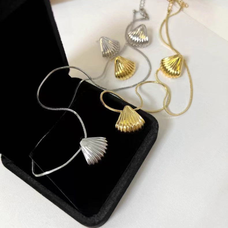 Women's Metal Fan-shaped Shell-shaped High-grade Cold Wind Sier Stud Earrings