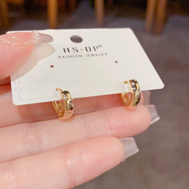 Fashion Simple Metal Circle Clip Female Niche Temperament Unique Design Ear Buckle