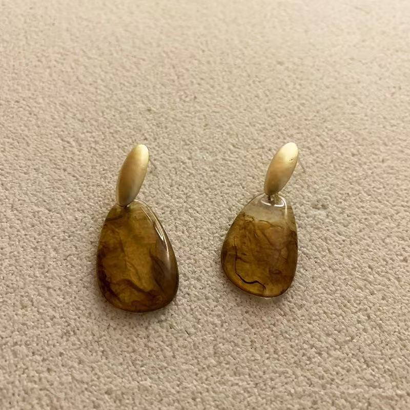 Women's Vintage Acrylic Water Drop Design Fashion Sier Stud Earrings