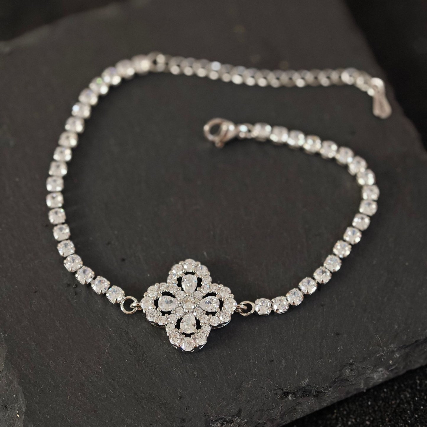 Minority Full Diamond Snowflake Hand Cold Bracelets