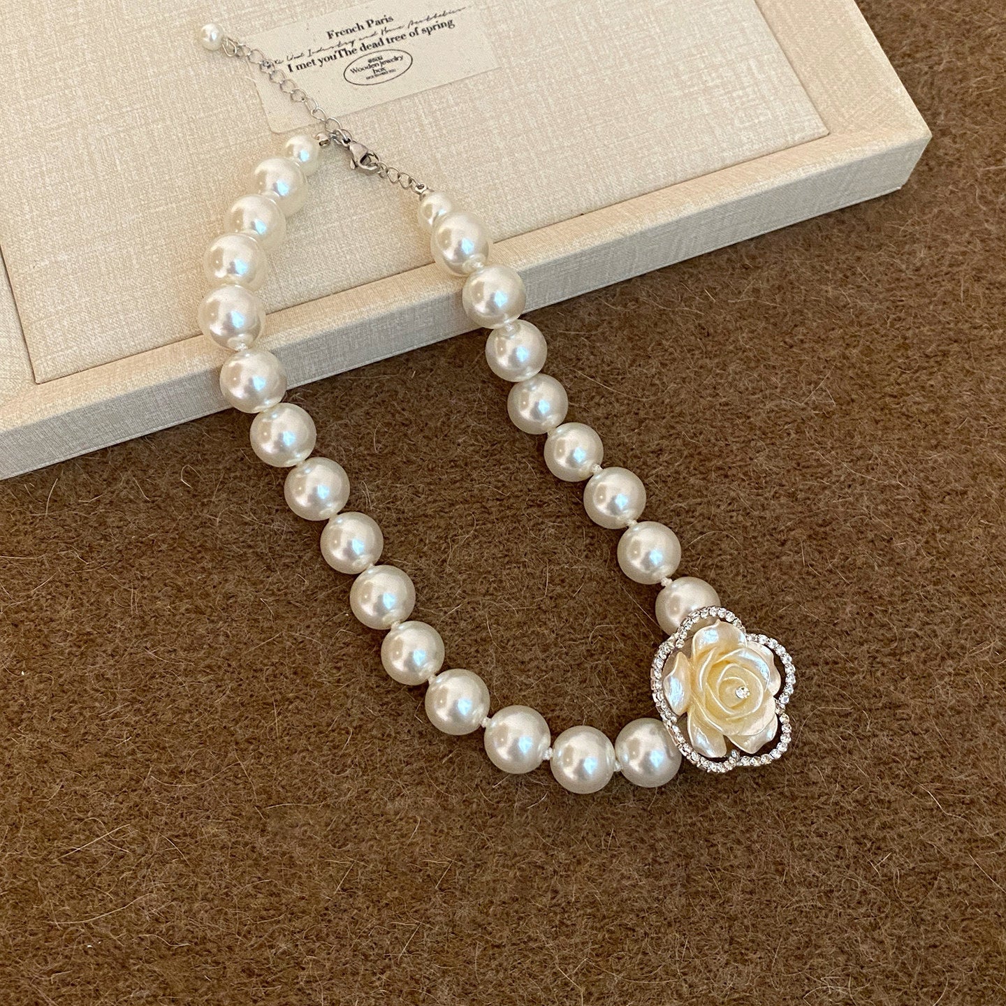 Women's French Style Retro Elegant Clavicle Chain Light Luxury High-grade Sweater Necklaces