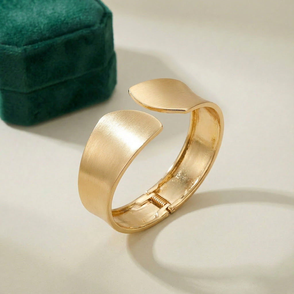 Women's Fashion Luxury Elegant Vacuum Plating Light Bracelet