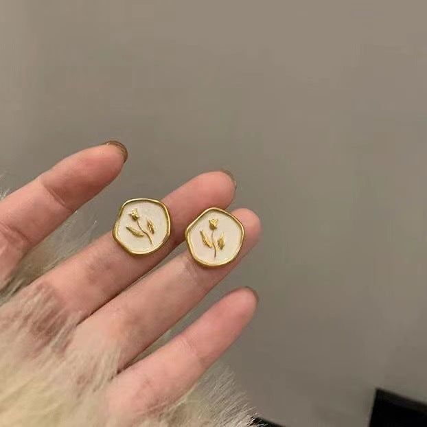 Women's Love Heart Fashionable Niche Design French Style Stud Earrings