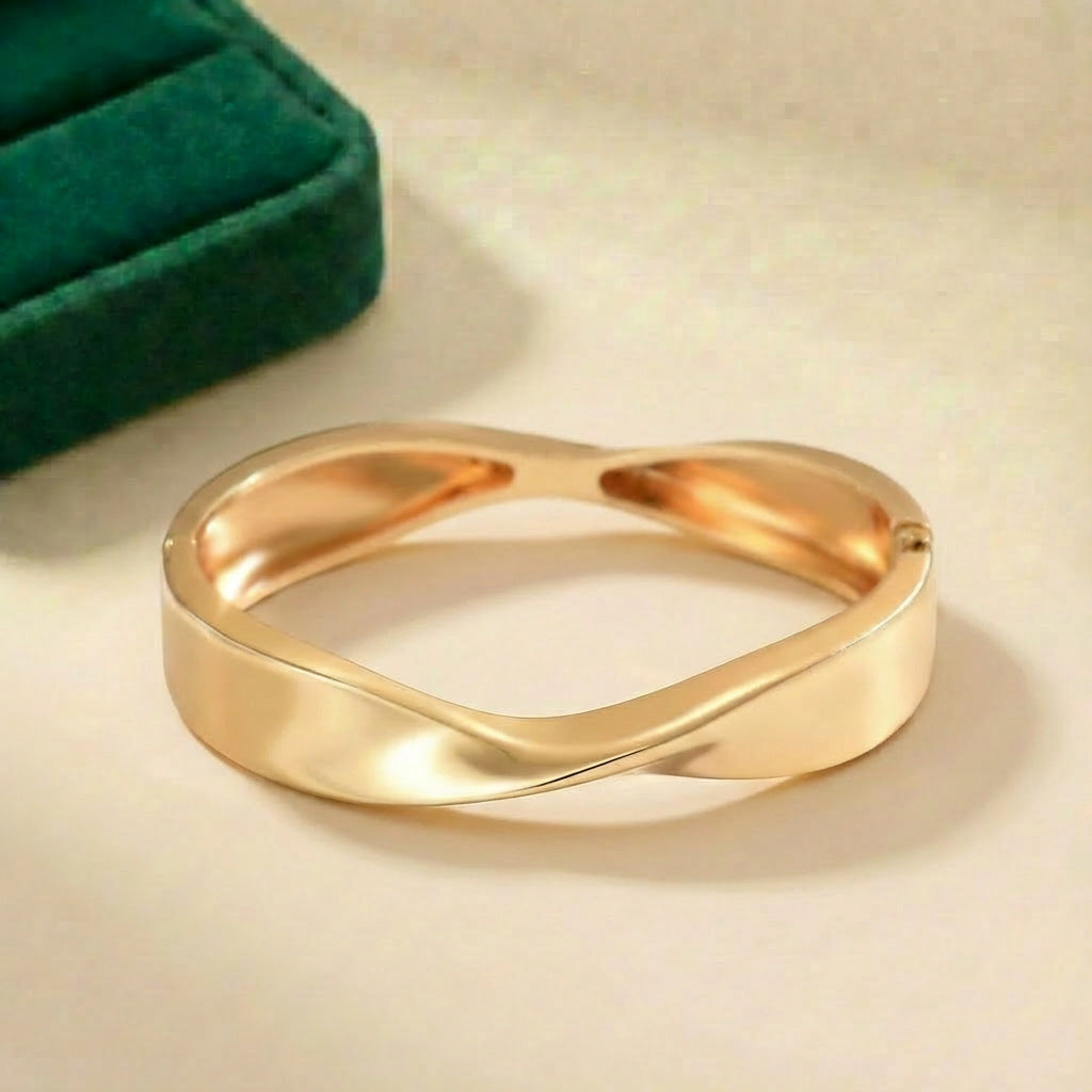 Women's Fashion Luxury Elegant Vacuum Plating Light Bracelet