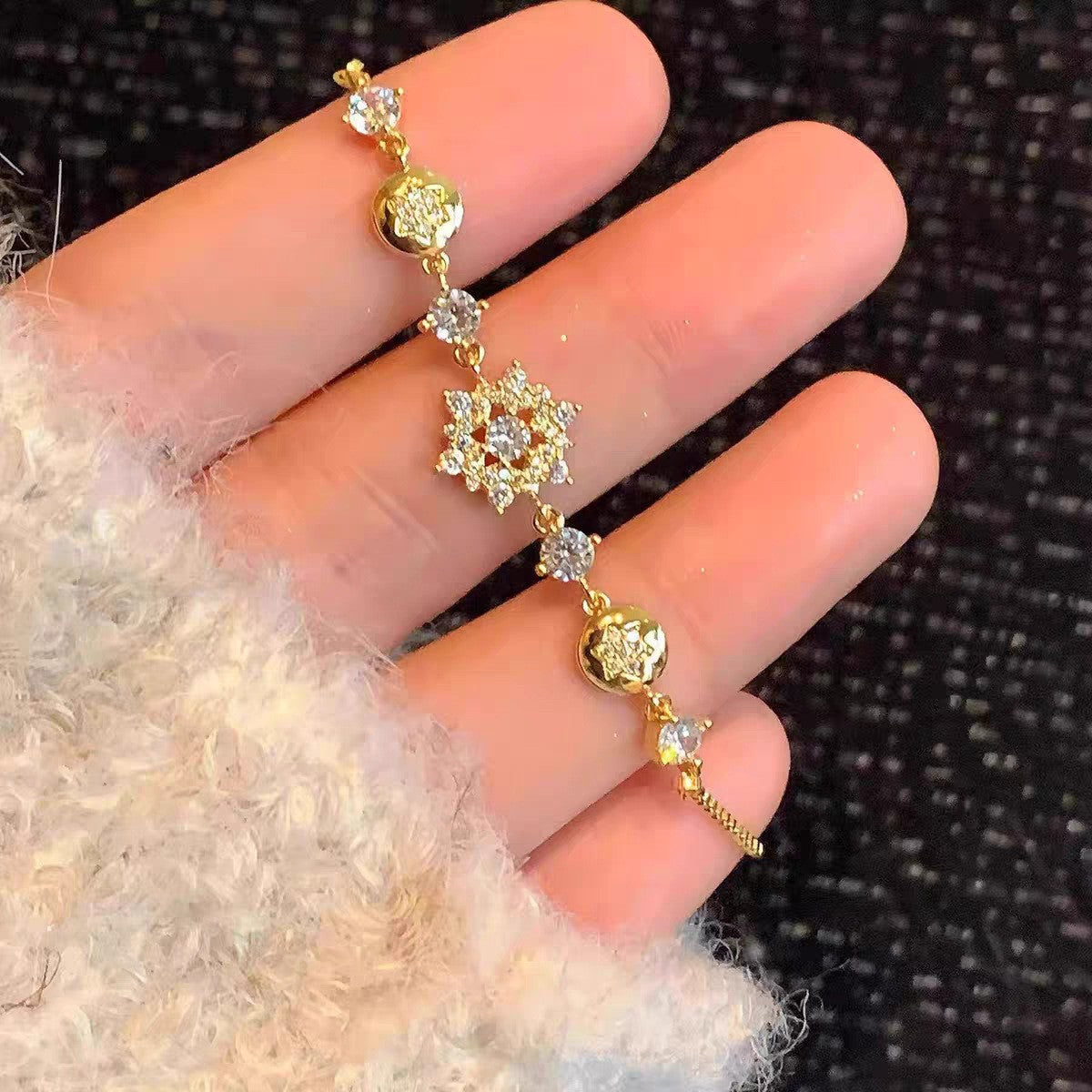 Beautiful Light Luxury High-grade Full Diamond Flash Trendy Temperamental Minority Bracelets