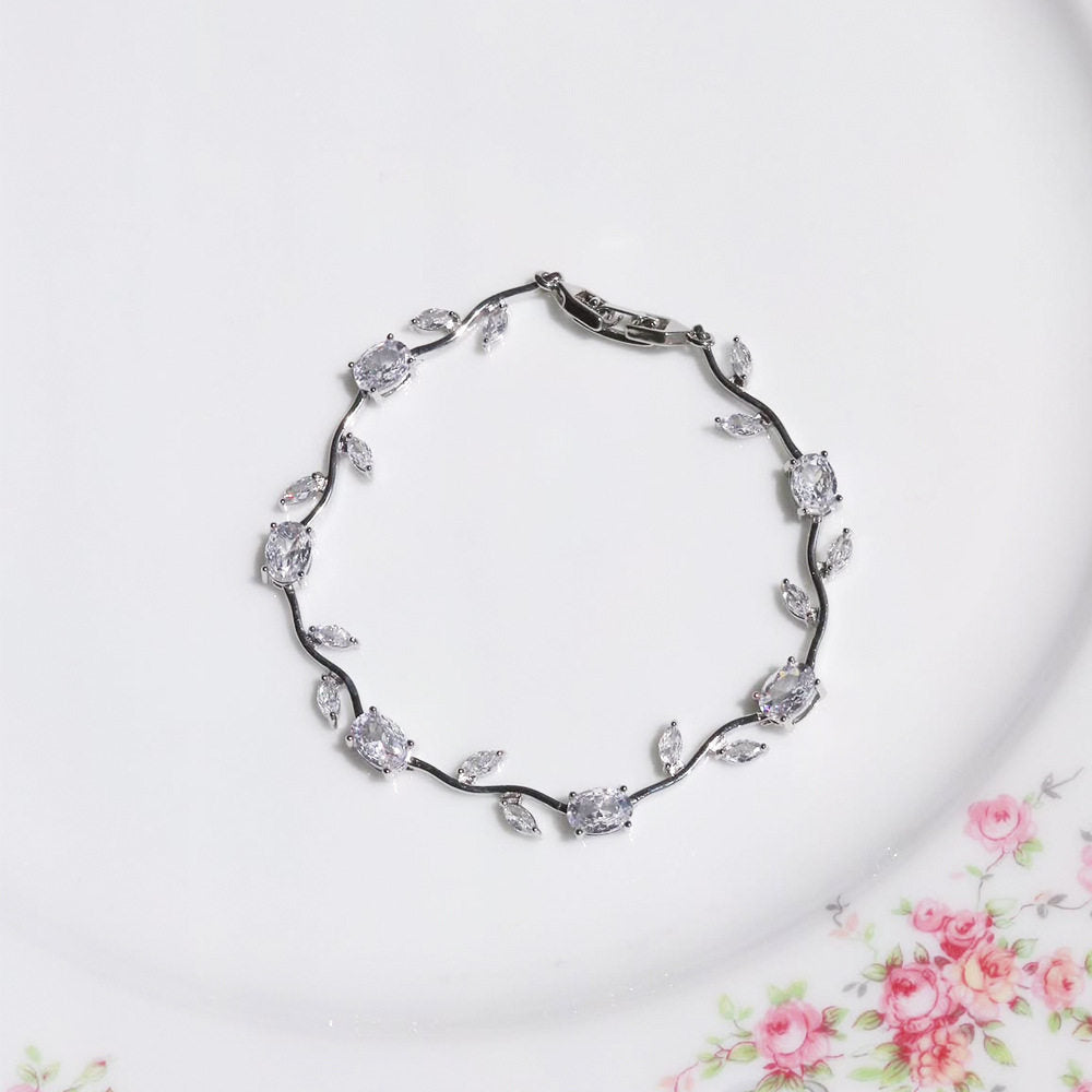 Women's Zircon Branches Leaves Flower Exquisite Light Luxury Tulip Bracelet