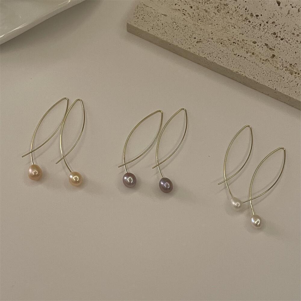 Elegant Retro Simple Graceful Fresh Water Pearl Cold Advanced Cross Earrings