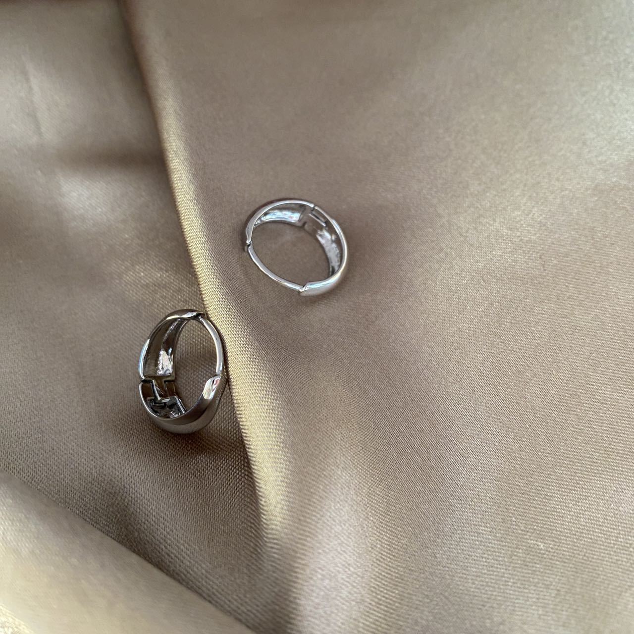 Women's Metal Simplicity Geometric Cold Style High-grade Light Luxury Earrings