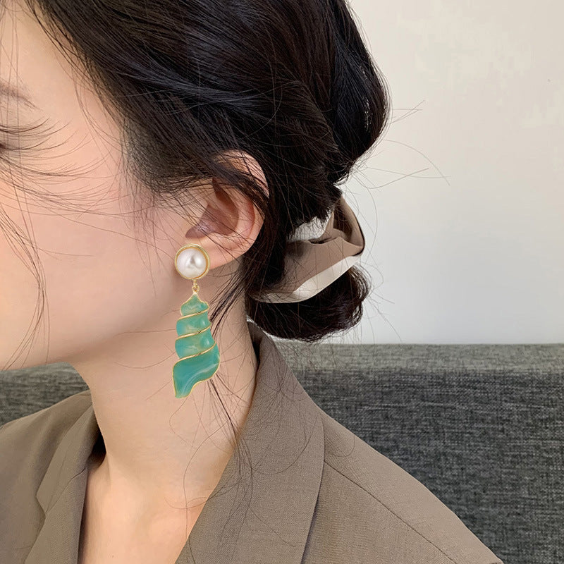 Women's Dripping Conch Retro Exaggerated High-grade Design Sense Earrings