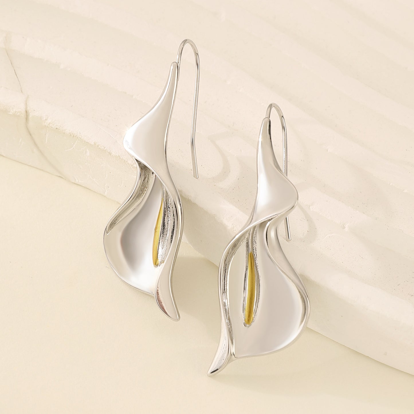 Women's Lily Horseshoe Lotus Elegant Ethnic Style Earrings
