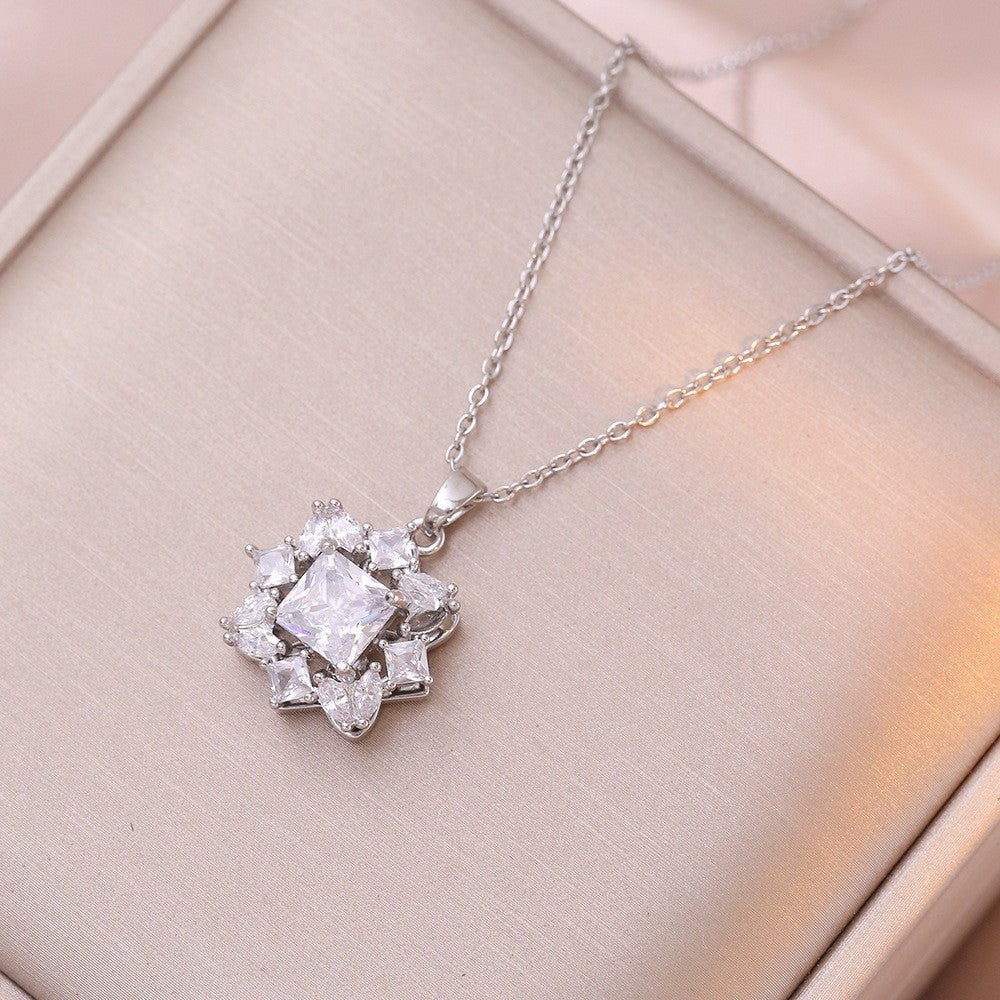Female Minority Fashion Design Rotating Bauhinia Zircon Flower Necklace