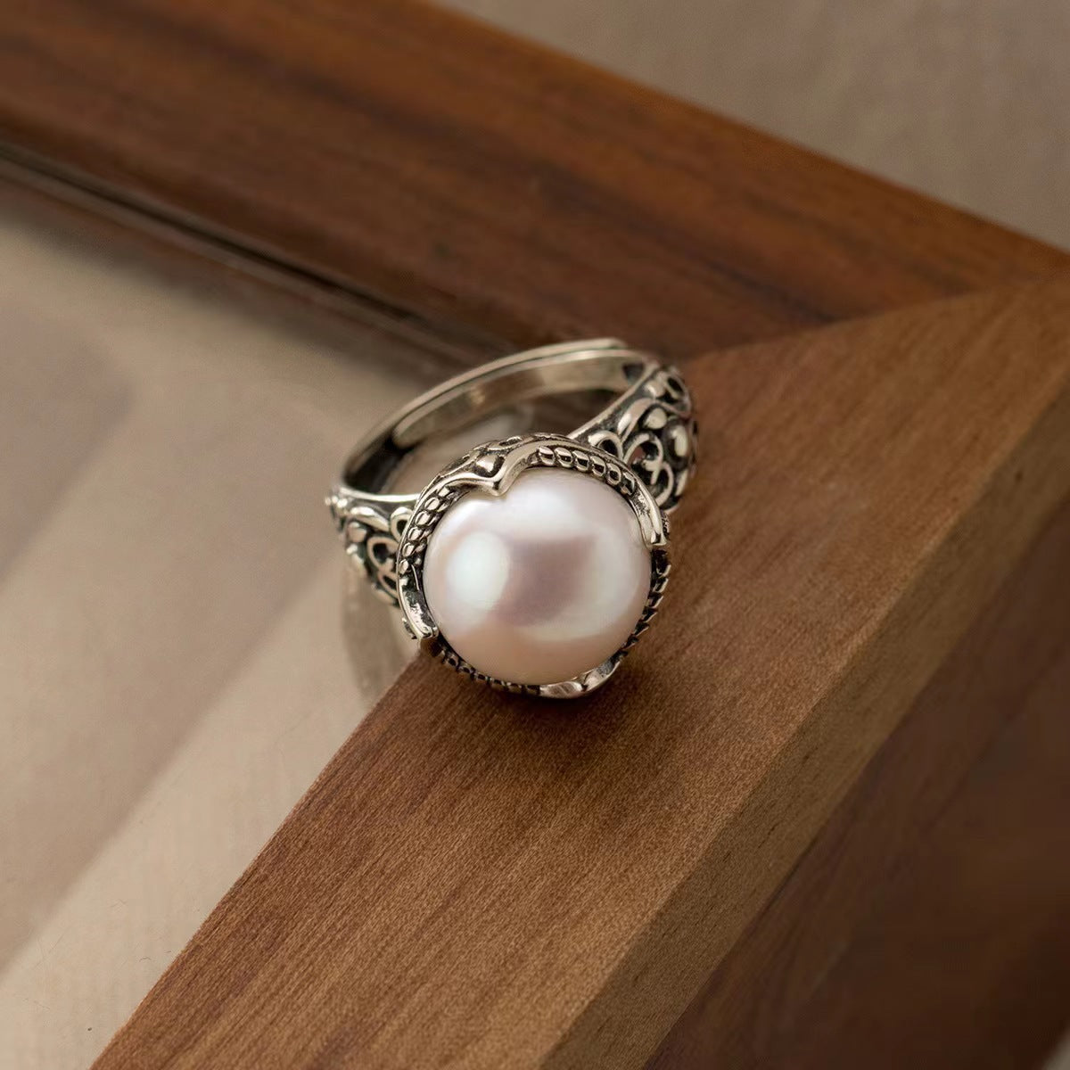 Imitation Pearl Female Special Interest Light Luxury Switchable Index Finger Ring