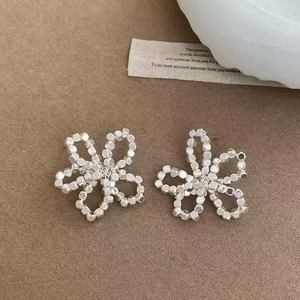 Women's Petal Pearl Mori Style Niche Design Stud Earrings