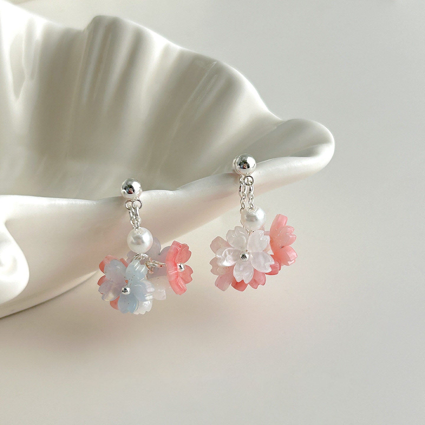 Fashion French Style Vintage Pearl Flower Light Luxury Minority Earrings