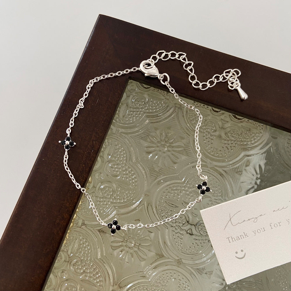 Women's Inlay Fritillary Four-leaf Flower Pull-out Light Luxury High-grade Bracelets