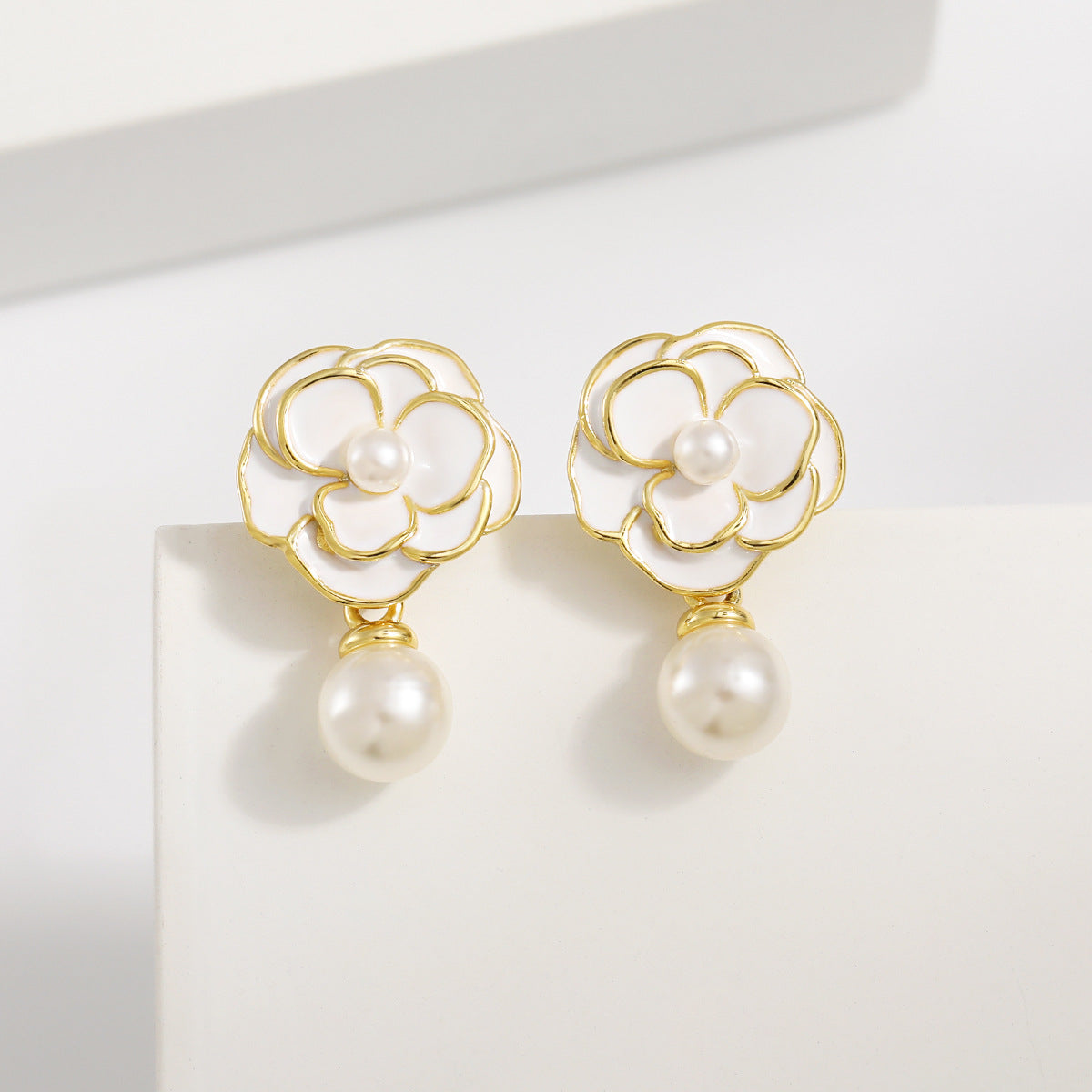 Floras Pearl Exclusive Guardian Flower God Light Luxury Minority Design Earrings