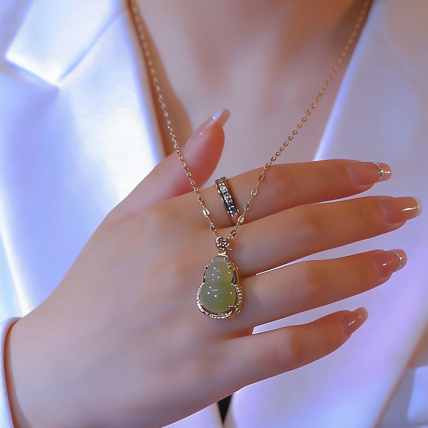 Titanium Steel No Fading Gourd Light Luxury Temperament Fashion Short Necklace
