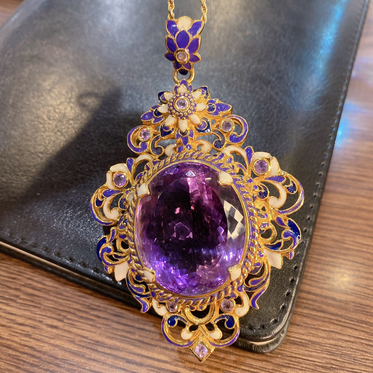 Women's Imitation Natural Amethyst Palace Style Colored Pendants