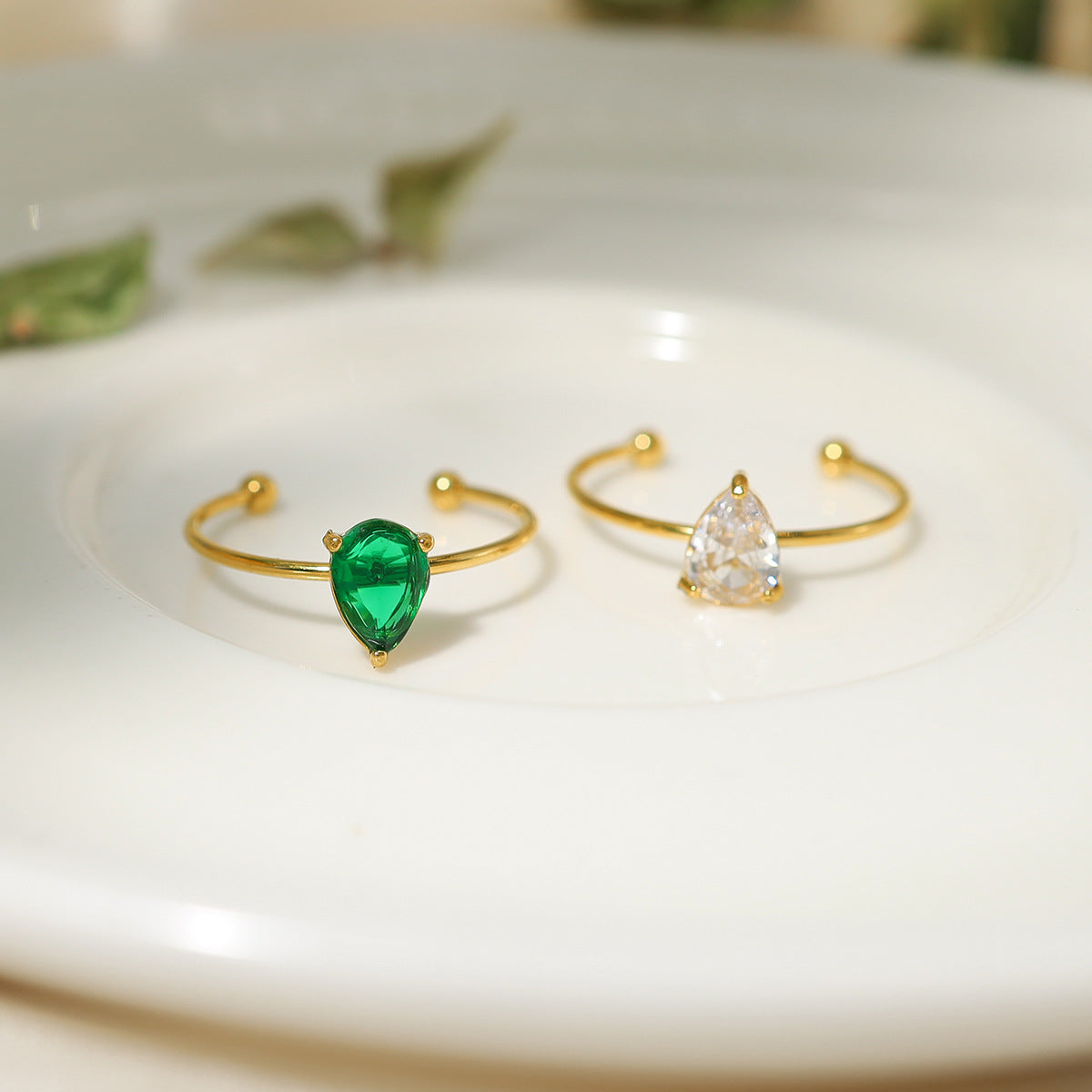 Women's Stainless Steel Inlaid Emerald Zircon Gold Rings