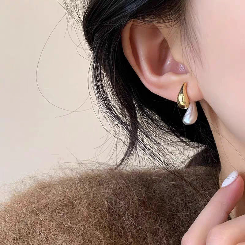 Charming Women's Bow Pearl Light Luxury Earrings