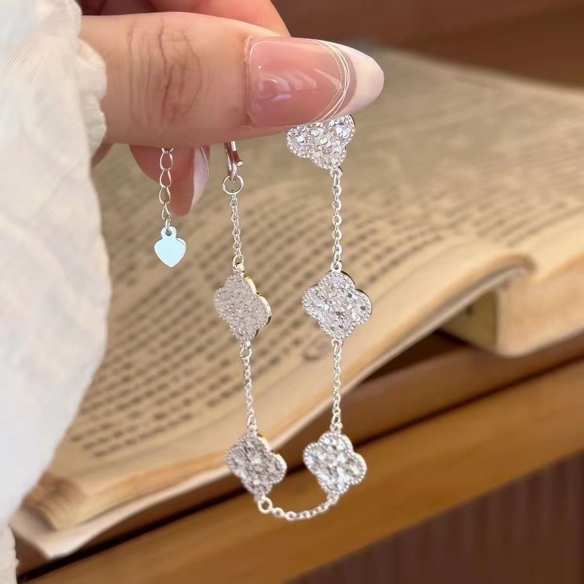 Flash Crushed Ice Pork Belly Clover Female Affordable Luxury Fashion Bracelets