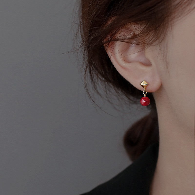 Women's Small Simple Hollow Pearl High-grade Refined Stud Earrings