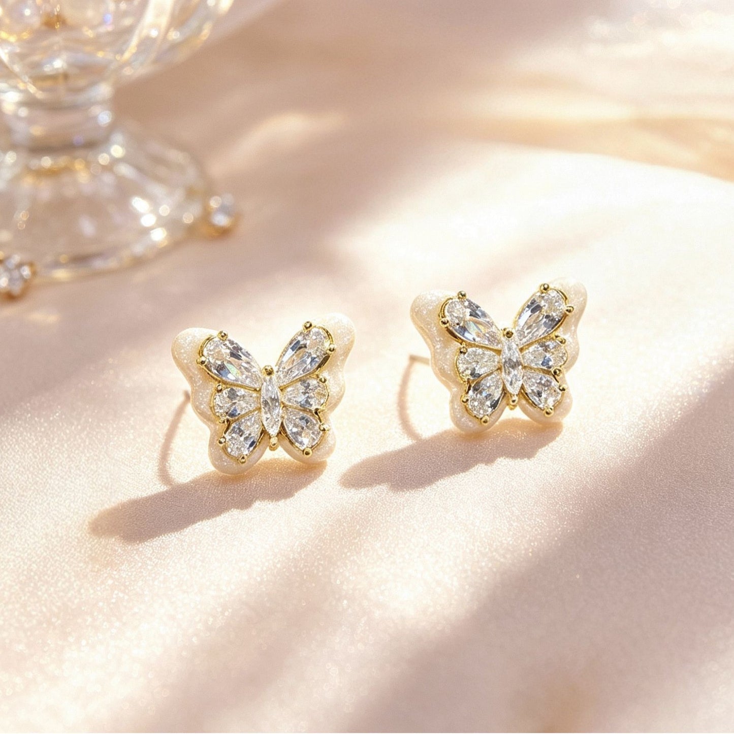 Women's Sweet Zircon Butterfly Exquisite Light Luxury Simplicity Design Stud Earrings