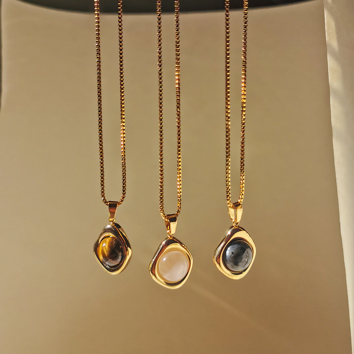 Women's Eye Retro Premium Light Luxury Minority Gold Necklace