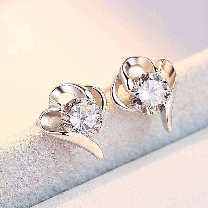 Sier Pin Heart-shaped Ear Inlaid Zircon Minimalist Earrings