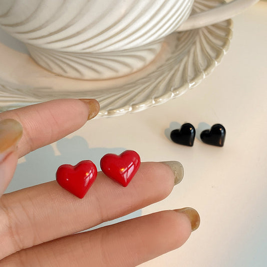 Three-dimensional Paint Small Love Heart Female Simple Compact Cold Wind Stud Earrings