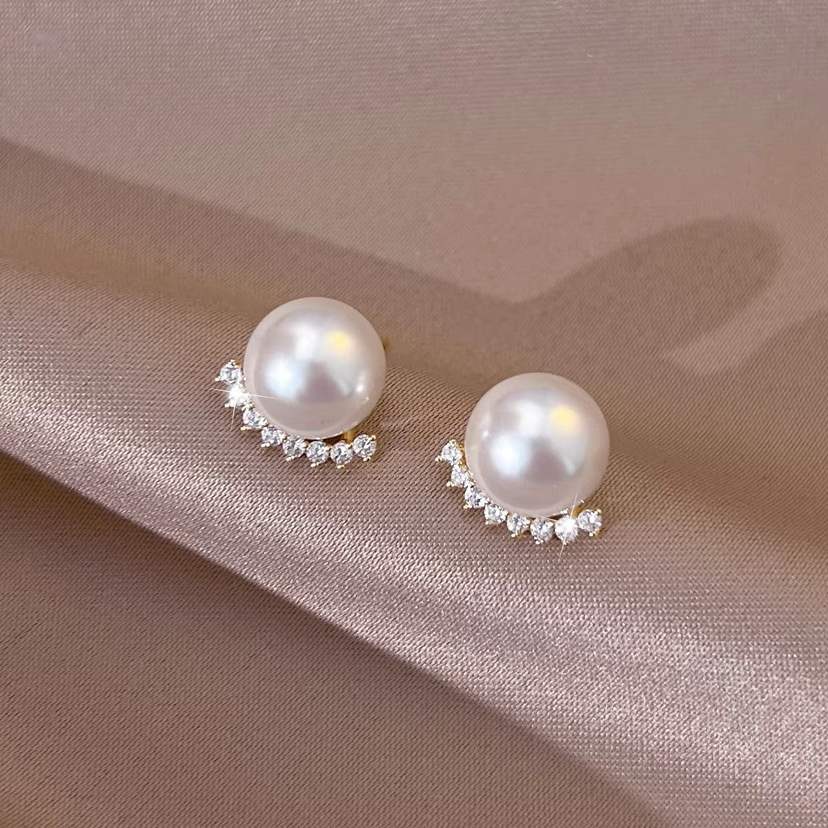 Women's Simple Match Niche Sweet Elegant Temperament Entry Stud Earrings