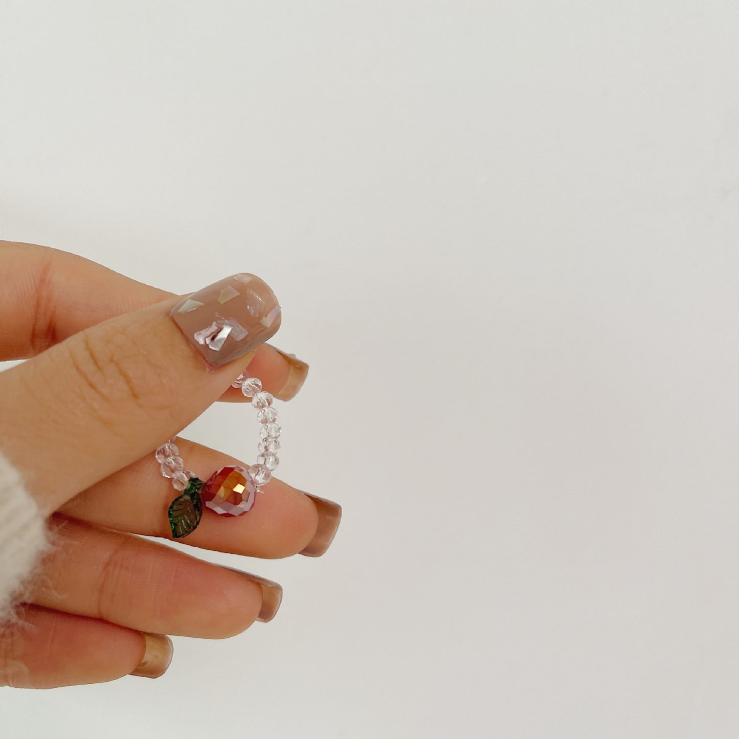 Women's Elastic Crystal Contrast Color Strawberry Cute Refreshing Bracelet
