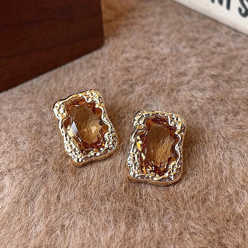 Women's Retro Coffee Color Style Light Luxury Temperament High Sense Stud Earrings
