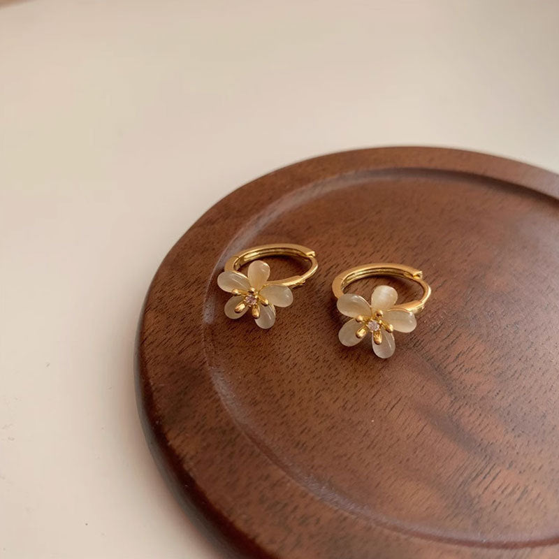 Temperament Black Four-leaf Flower Light Luxury High-grade Earrings