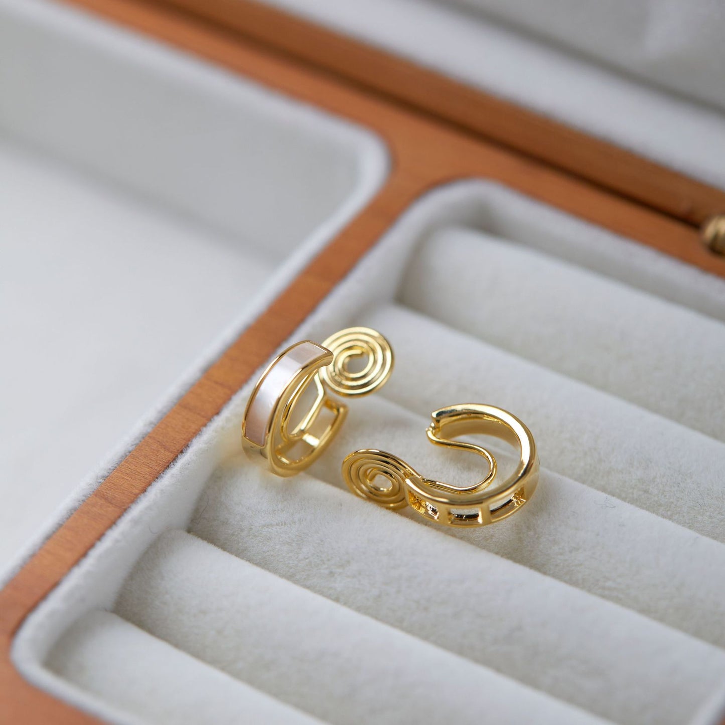 Women's Fritillary Circle Ear Clip Exquisite Refined Grace Small Earrings