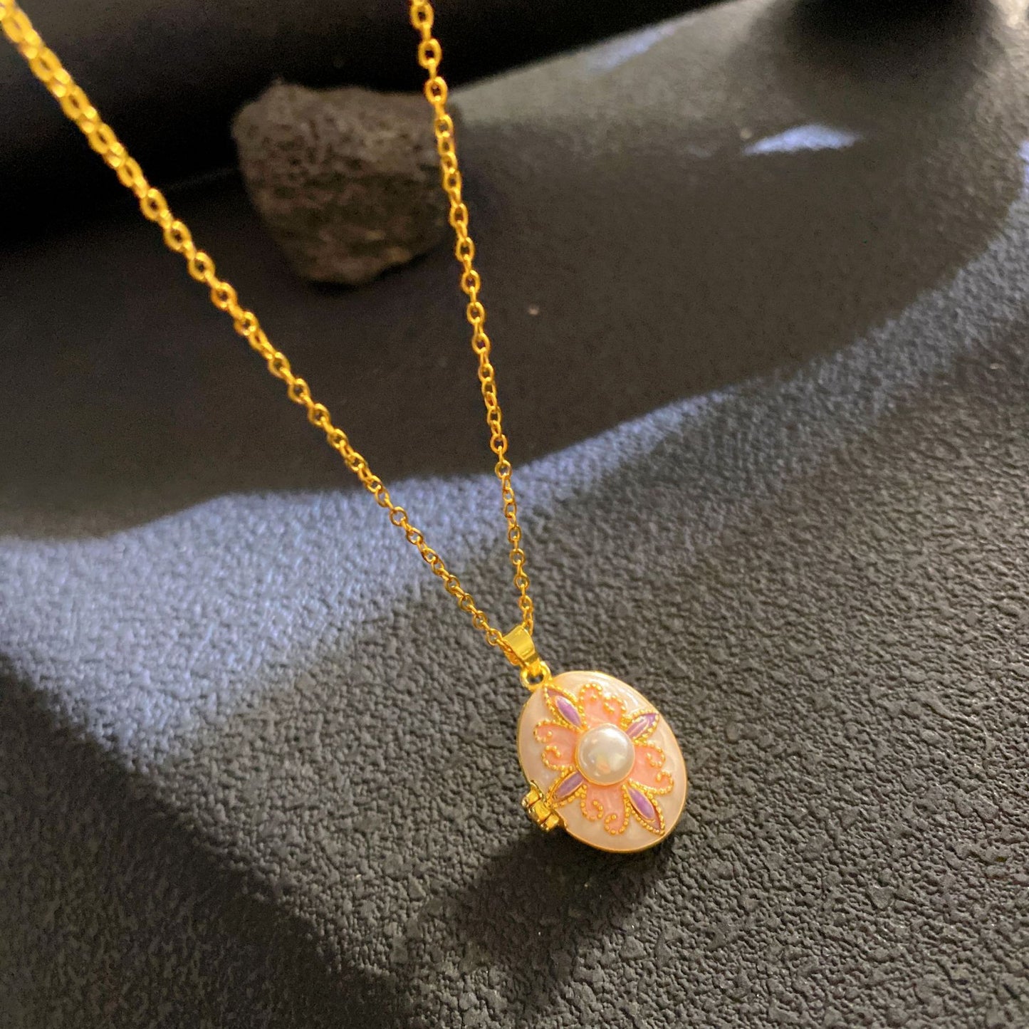 Women's Drip Glazed Box Fashion Shell Pearls Light Luxury Clavicle Pendants