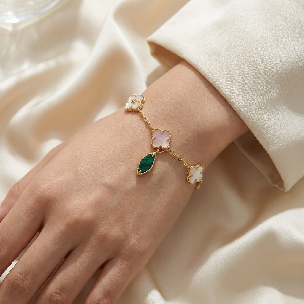 Women's Four-leaf Clover Fashion High Sense Palace Style Personalized Natural Shell Bracelet