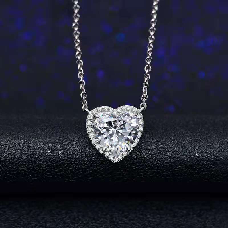 Imitation Imported Diamond Plated Eight Hearts Pendants