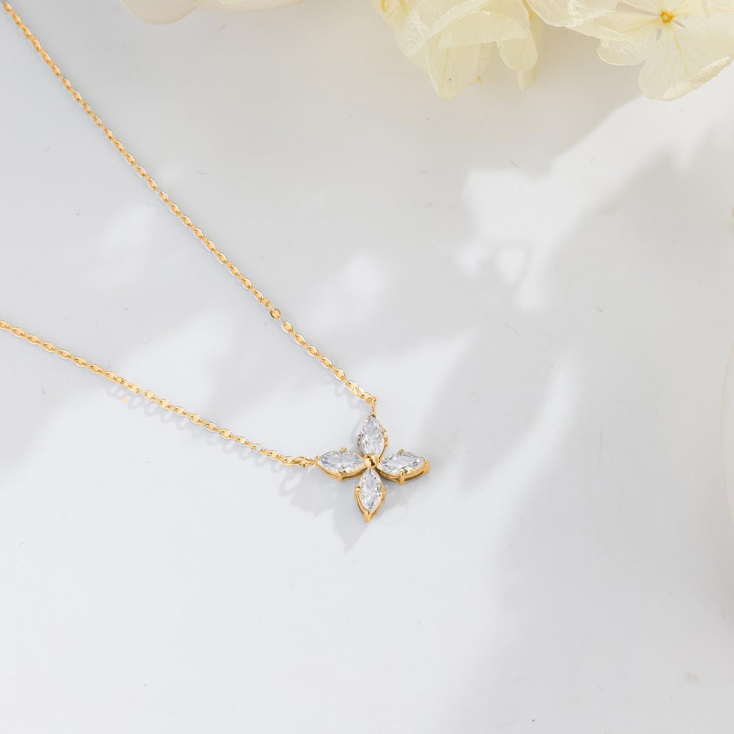 French Style Super Flash Zircon Flower Light Luxury Titanium Steel Necklace